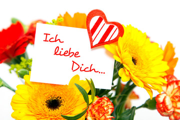 Blumen und Karte: Ich liebe Dich