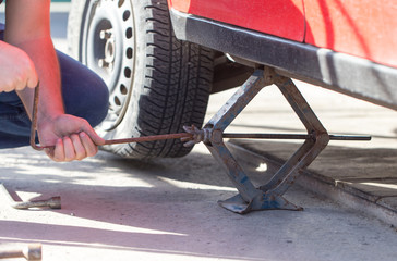 lifting jack cars © schankz