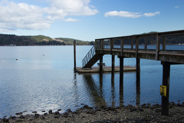 Obraz premium Fishing Pier on the Bay