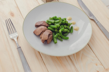 Green beans and boiled chicken liver