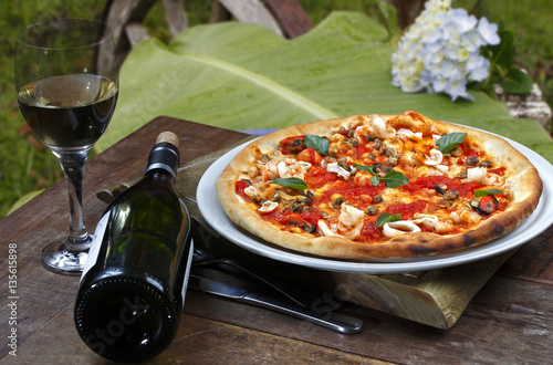quot seafood pizza with white wine quot immagini e fotografie royalty free su fotolia com file 135615898 quot seafood pizza with white wine quot immagini e fotografie royalty free su fotolia com file 135615898