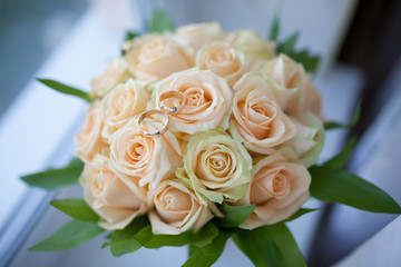 wedding bouquet with rings