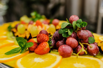 orange, kiwi, strawberry, mint, grapes