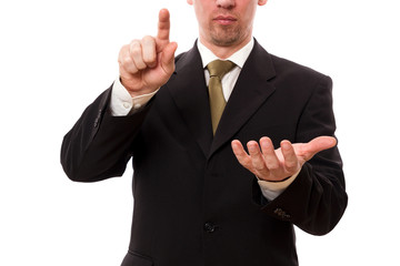 Geschäftsmann tippt und hält die Hand auf