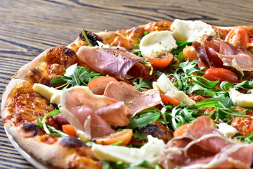 pizza z szynką 