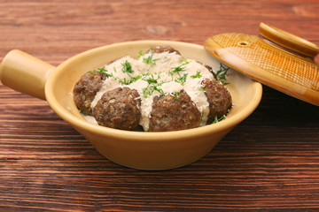 Meatballs with cream sauce in a ceramic pan