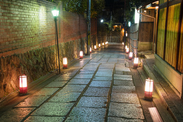 東山花灯路　石塀小路