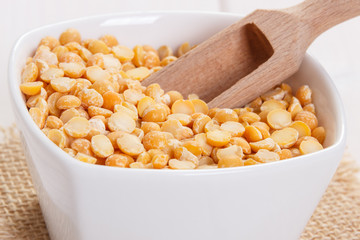 Split peas containing zinc and dietary fiber, healthy nutrition