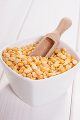Split peas containing zinc and dietary fiber, healthy nutrition