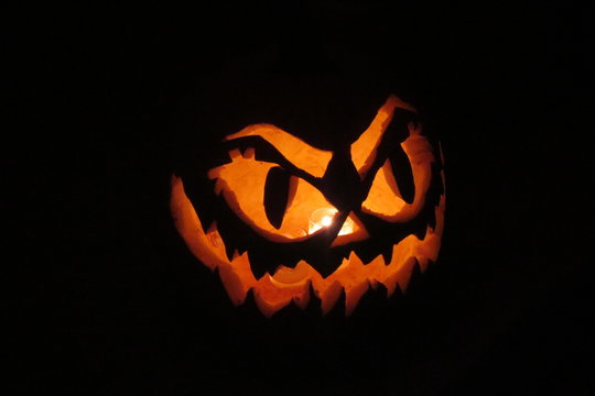 scary pumpkin carving