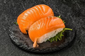 鮭のにぎり寿司　Finger sushi of the salmon