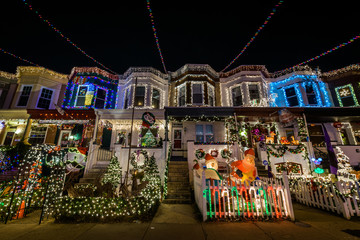 Naklejka premium Holiday/ Christmas Lights on Building in Hampden, Baltimore Mary