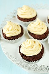 Obraz na płótnie Canvas Brownie cupcakes with salted caramel frosting