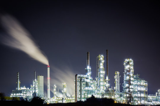 Industrie bei Nacht 