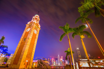 Obraz premium Hong Kong Landmark: Tsim Sha Tsui Clock Tower at night