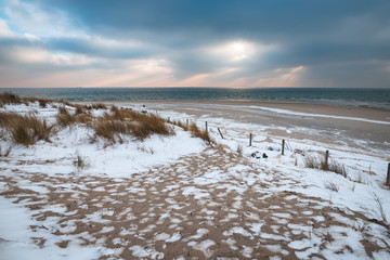 Plaża na Helu w zimowej scenerii - obrazy, fototapety, plakaty