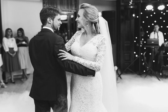 Black and white picture of wedding couple dancing on the floor c