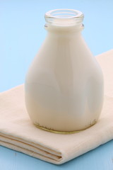 Obraz na płótnie Canvas Delicious vintage milk
