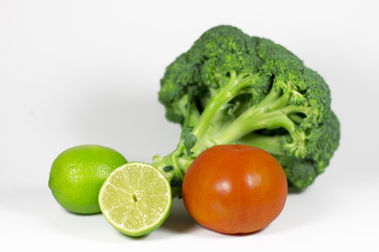 Brocoli, tomates y limas