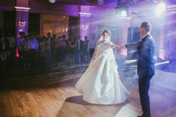 The brides dancing on the dancefloor
