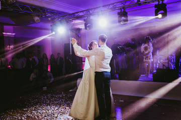 The brides dancing on the dancefloor