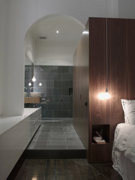 View from bedroom to en suite bathroom