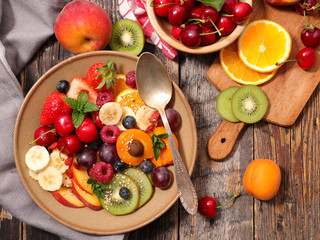 Fototapeta na wymiar colorful fruit salad