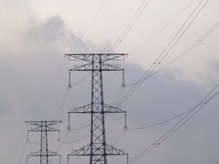 高圧電線の鉄塔