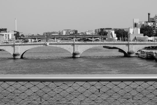 Fototapeta Bridges across the Seine river in Paris,Tolbiac and National, black and white