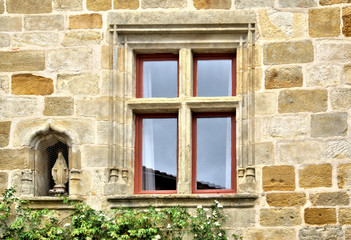 Fototapeta na wymiar Ein Fenster in Vic le Comte