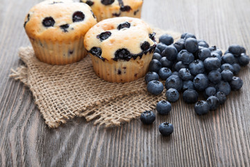 Fototapeta na wymiar muffin with blueberries on a wooden table. fresh berries and swe