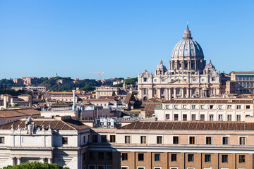 Fototapeta na wymiar view of St Peter's Basilica and buildings in Rome