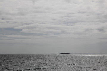 Une île entre le ciel et l'eau (Serge Lama)