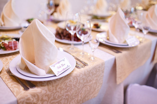 plate with card signed name of guest on white paper