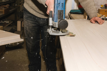 The milling machine for a tree