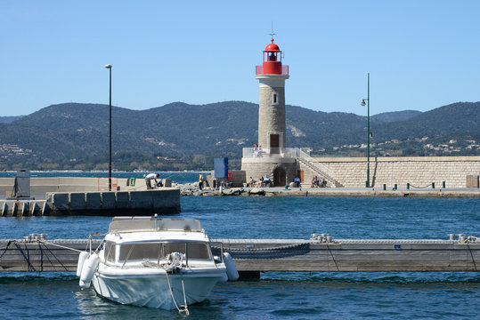 Sporthafen mit Leuchtturm von Saint-Tropez Cote d´Azur