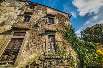 Fototapeta na wymiar Abandoned house in Tuscany