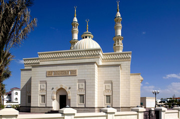 Fototapeta na wymiar Moschee in Dubai Jumeirah, Vereinigte Arabische Emirate, Naher Osten