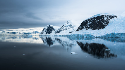 Fototapeta na wymiar Antarctic