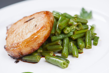 medallion of pork with green beans