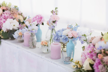 Obraz na płótnie Canvas flower decorations for holidays and wedding dinner