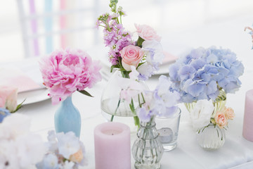 Obraz na płótnie Canvas flower decorations for holidays and wedding dinner