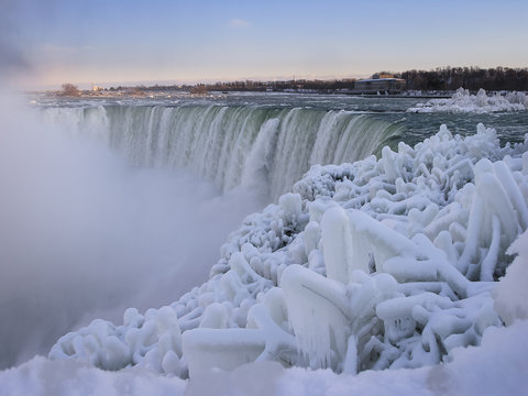Fototapeta Niagara Falls in Winter Frost