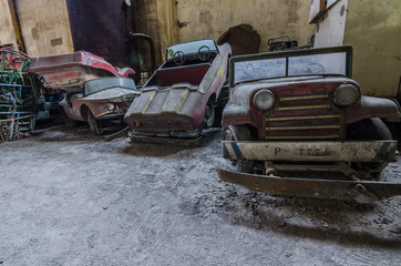 viele autos von vergnuegungspark in halle