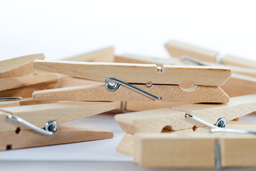 Wäscheklammer / viele Wäscheklammern aus Holz