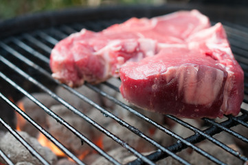fiorentina alla griglia prima di essere cucinata