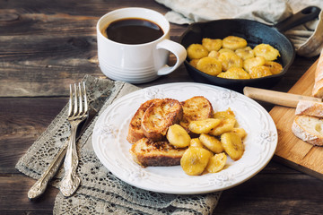 French toasts with fried bananas