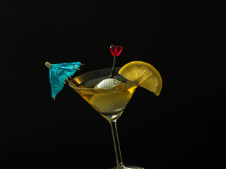 Cocktailglas mit Golfball