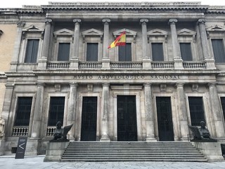 Obraz premium fachada del museo arqueologico de madris,españa