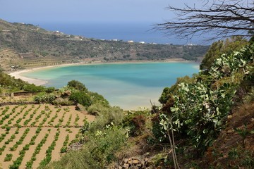 Lago Specchio di Venere, isola di Pantelleria IT © Davide D. Phstock